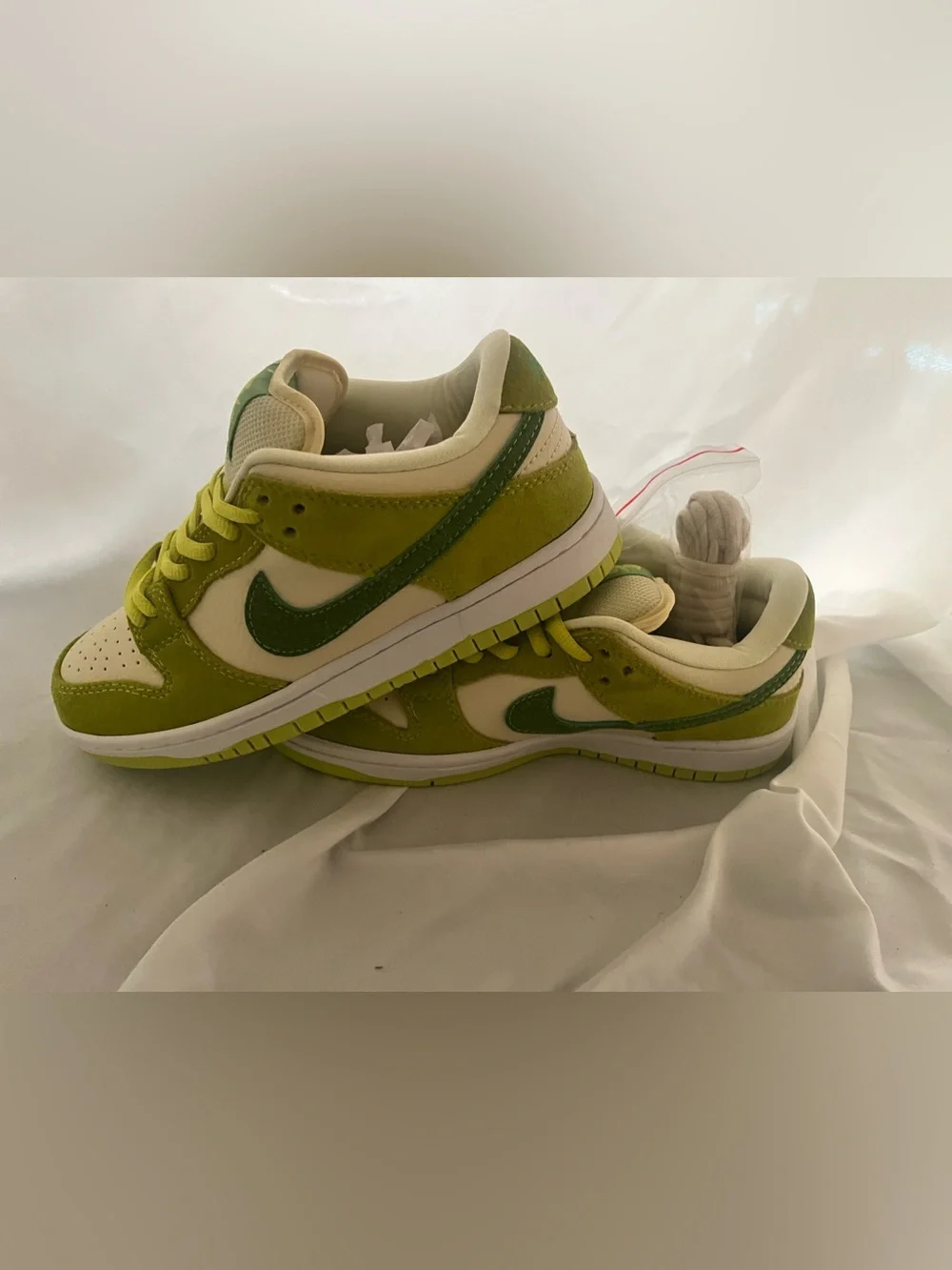 Nike SB Dunk Low - Fluorescent/Grass Green - 5y/6.5w BNWT